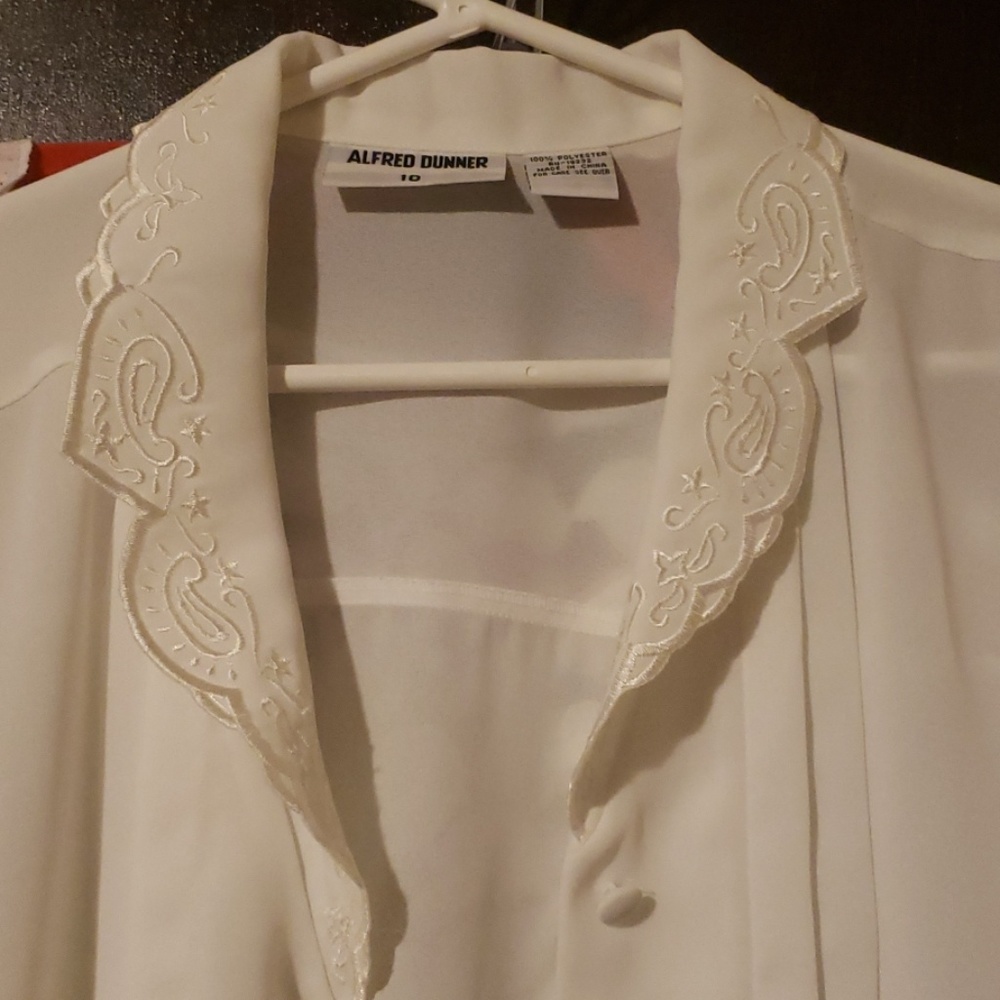 Blouse - Picture 2 of 3